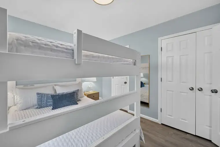 Full-over-full bunk bed detail